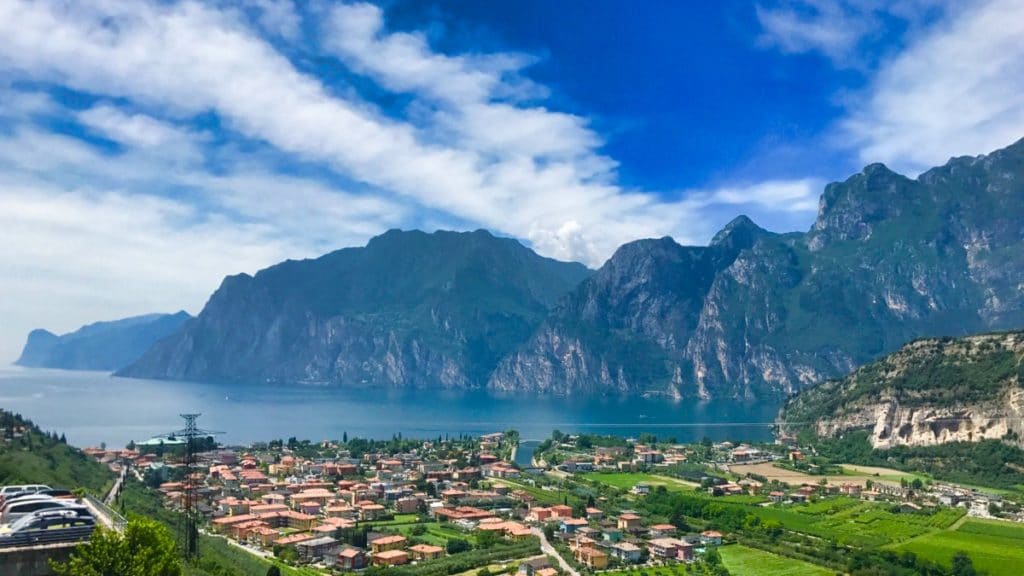 Panoramablick auf den Gardasee